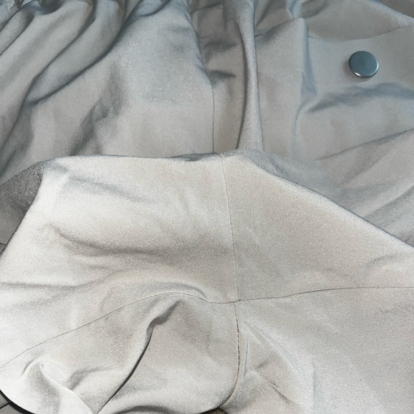 Creme Shorts - Picture 2 of 9